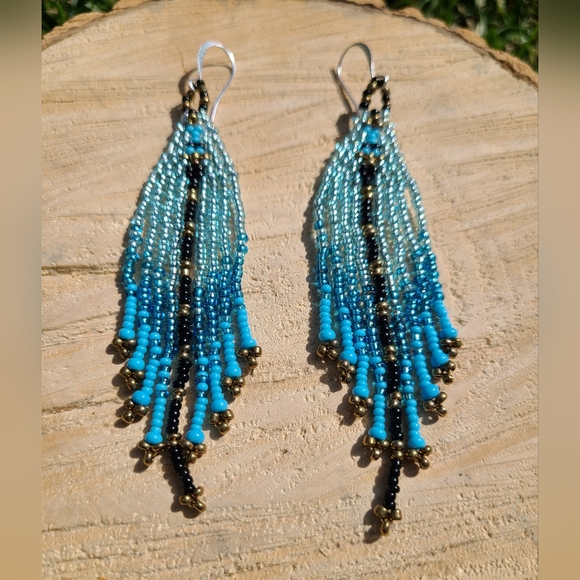 Ice Candy-Ice Blueberry silverlined light blue glass seed beads - Picture 2 of 5